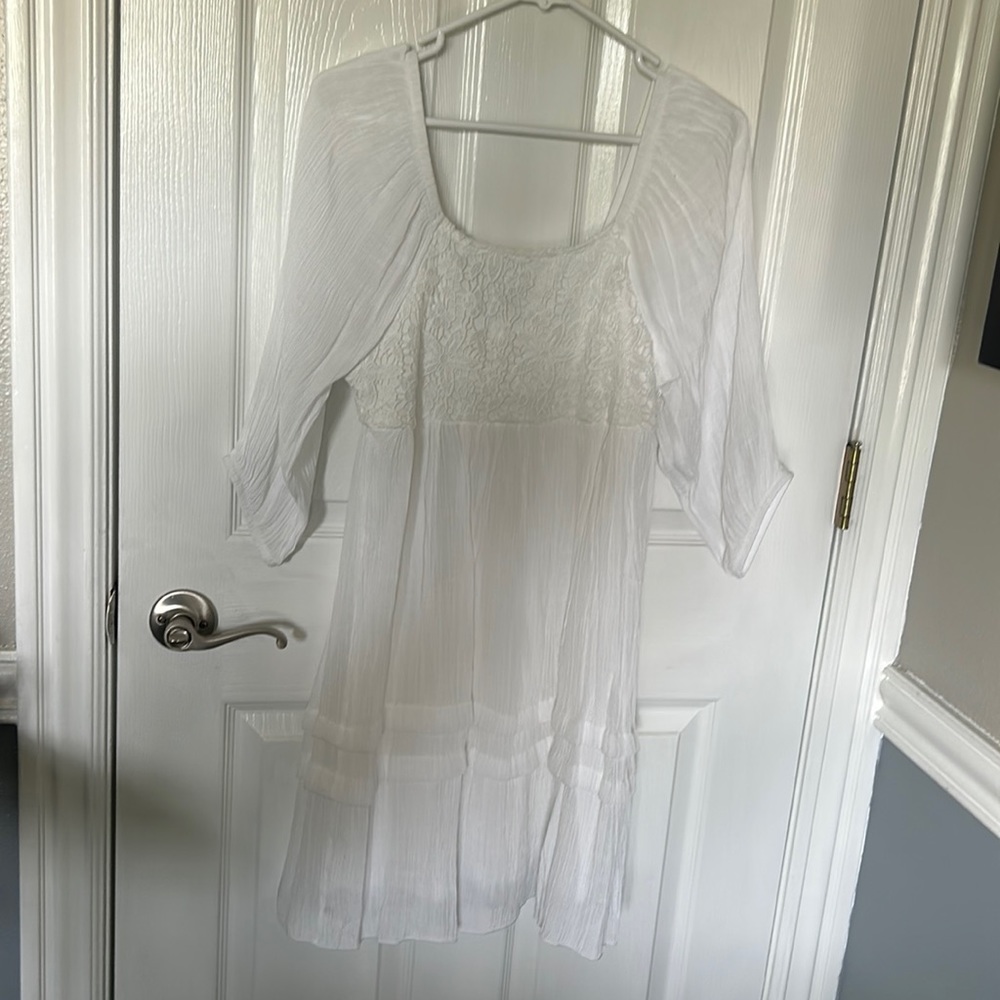 J. Gee white dress. Small, mid length.